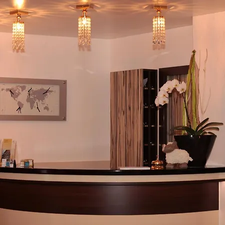 Ringhotel Schlossberg Отель Neustadt an der Orla